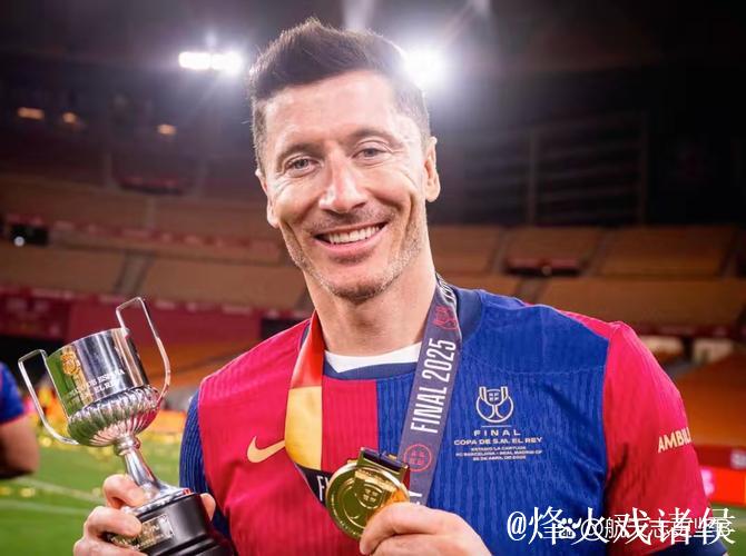 莱万续约巴萨迎曙光?经纪人与拉波尔塔秘密会晤 莱万续约巴萨迎曙光?经纪人与拉波尔塔秘密会晤